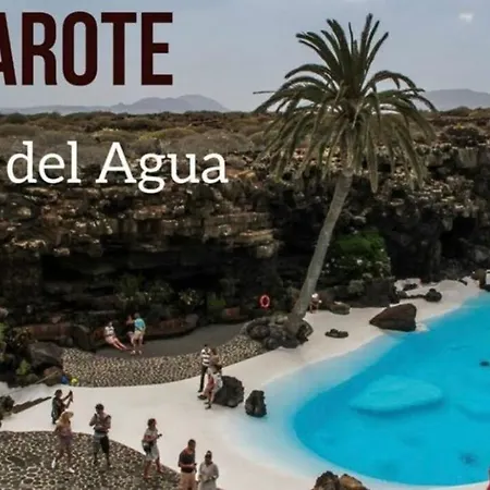 Sara En El Complejo Teguisol شقة