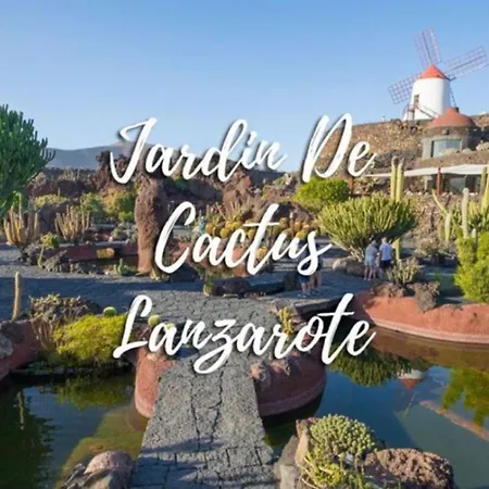 Sara En El Complejo Teguisol Apartment