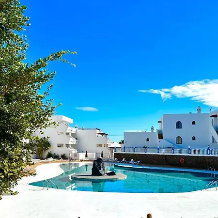 Sara En El Complejo Teguisol Apartment